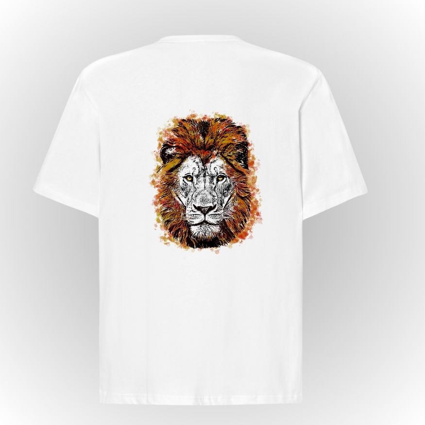 Camiseta blanca algodón orgánico con león ilustrado.